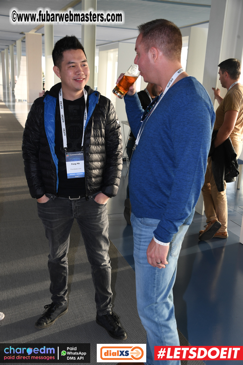 Pre-show MoJoHost Happy Hour