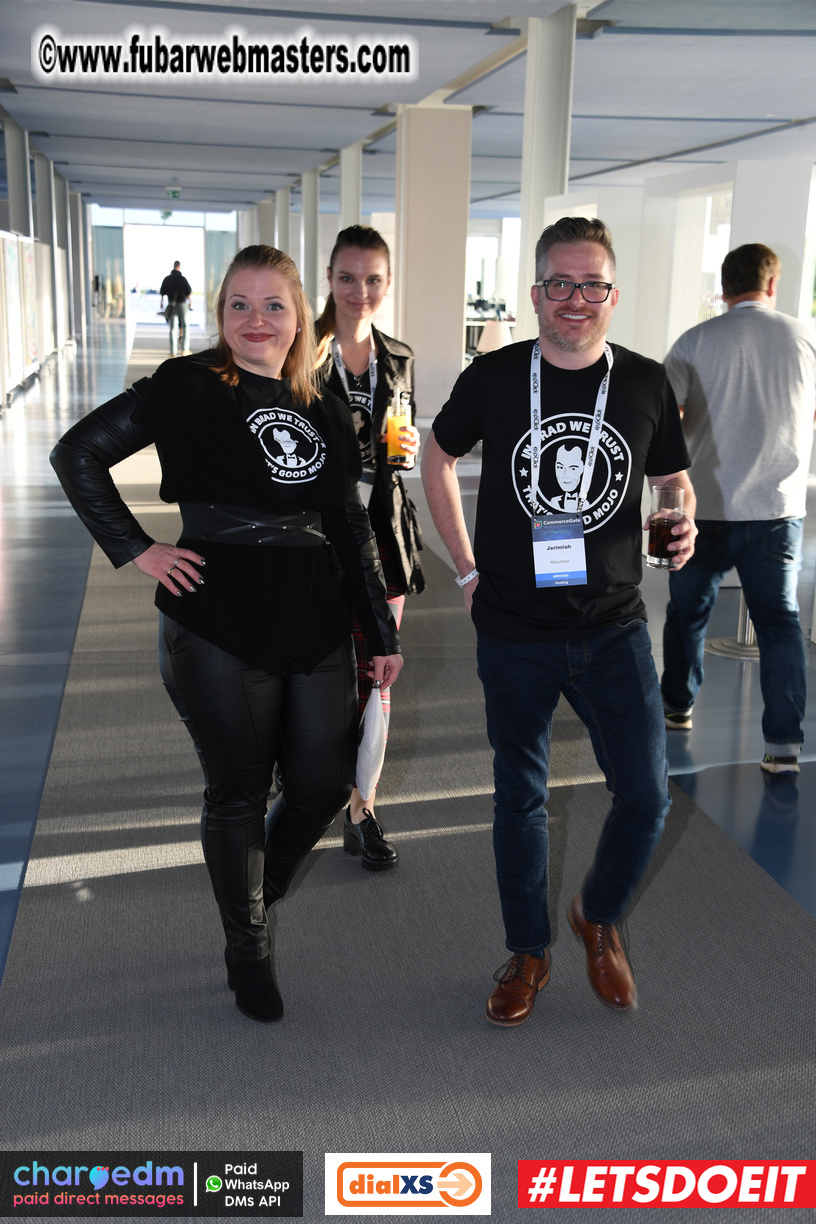 Pre-show MoJoHost Happy Hour