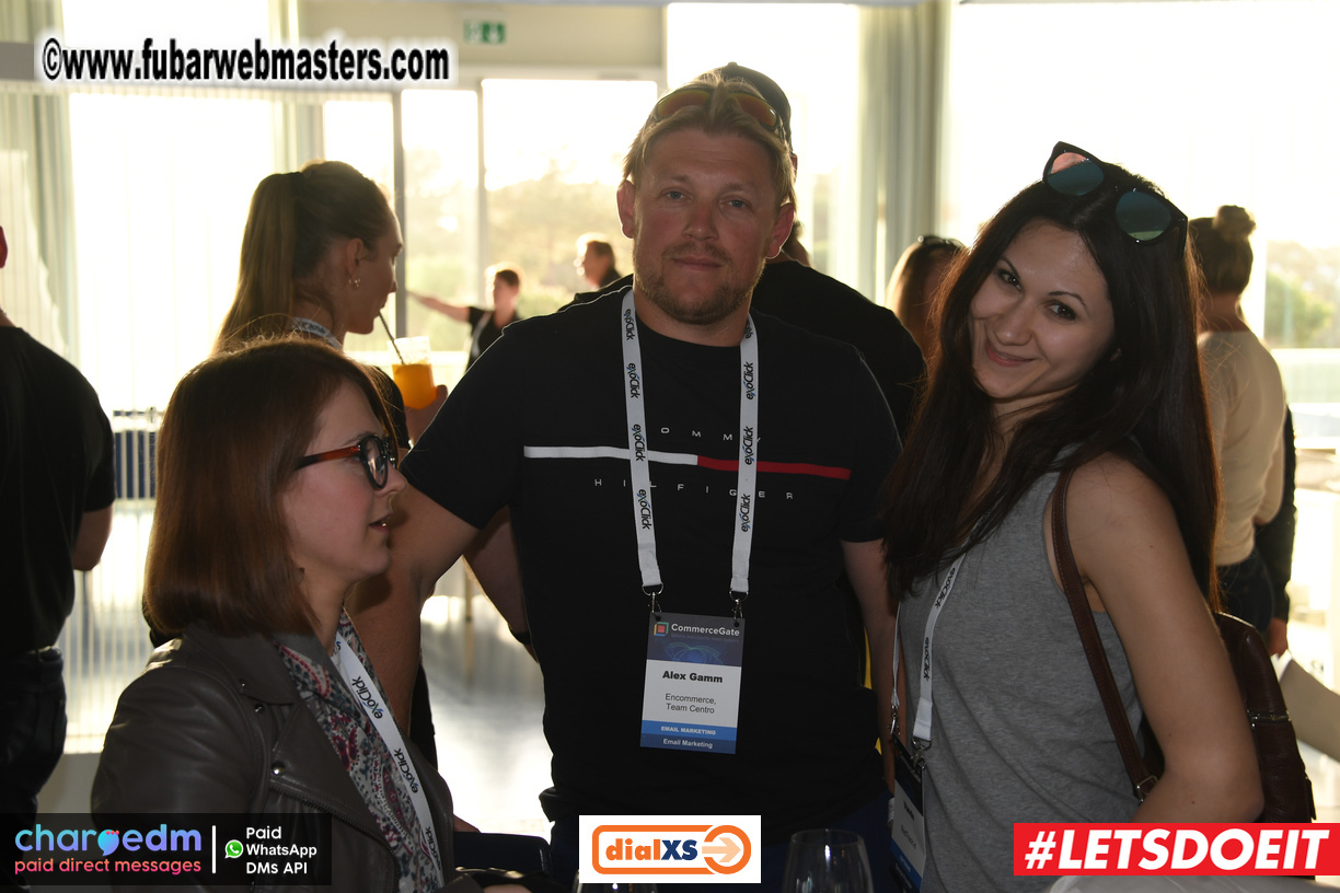 Pre-show MoJoHost Happy Hour