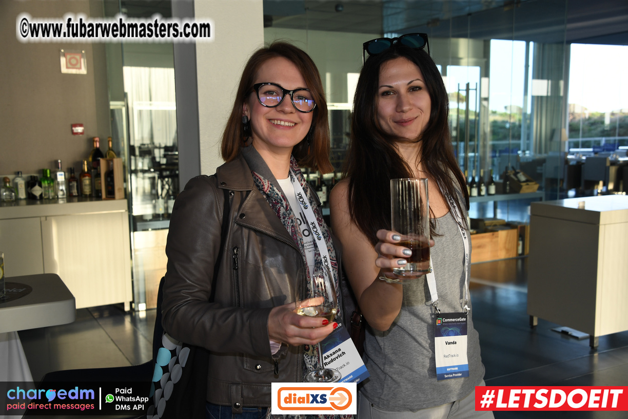 Pre-show MoJoHost Happy Hour