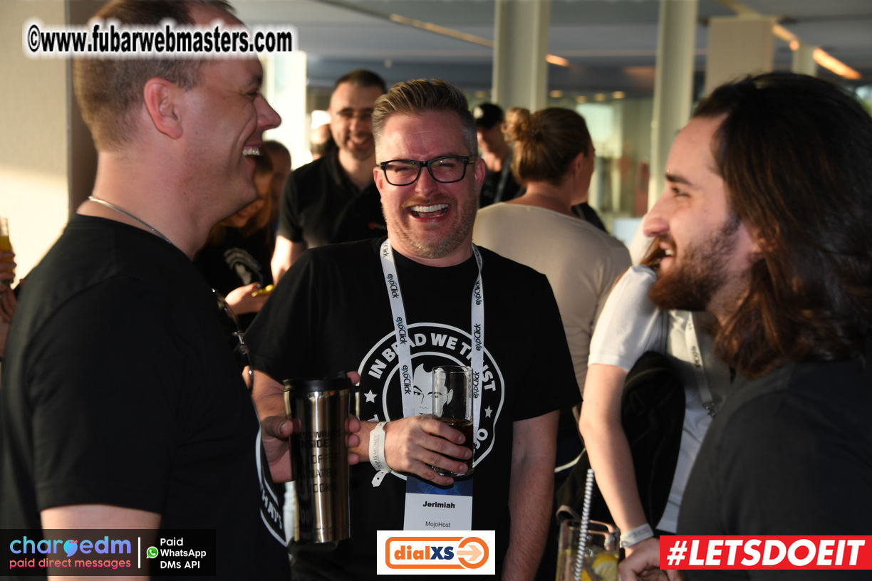 Pre-show MoJoHost Happy Hour