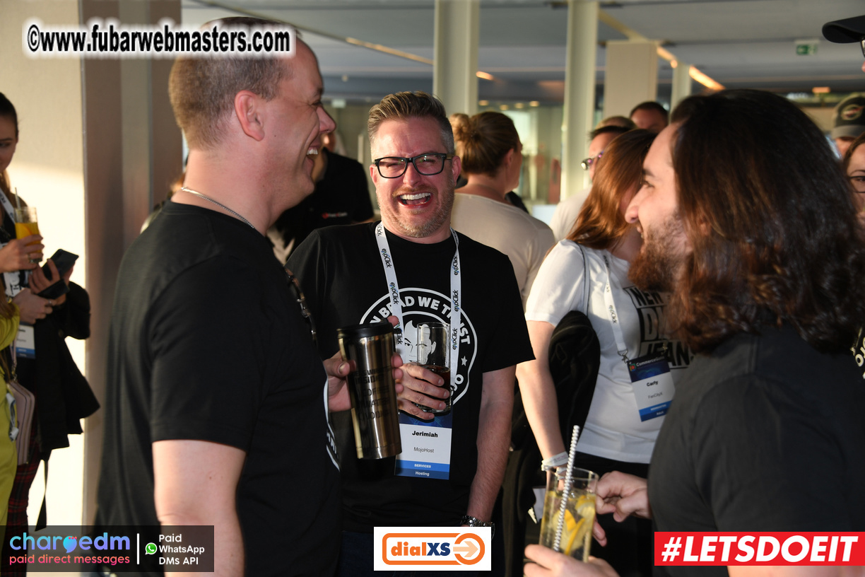 Pre-show MoJoHost Happy Hour