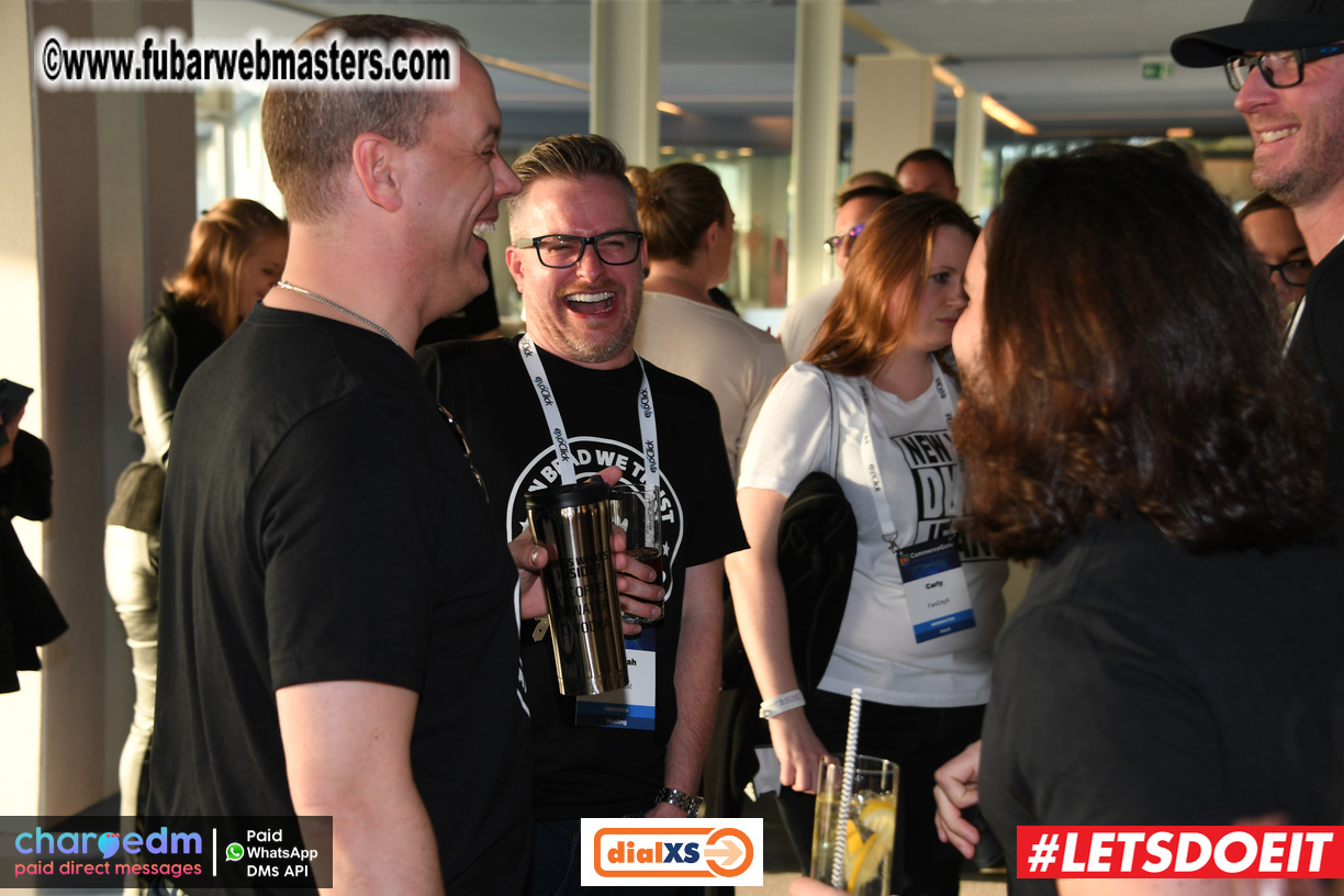 Pre-show MoJoHost Happy Hour