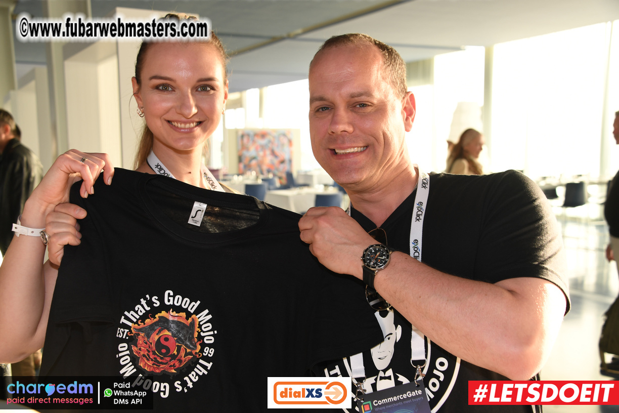 Pre-show MoJoHost Happy Hour