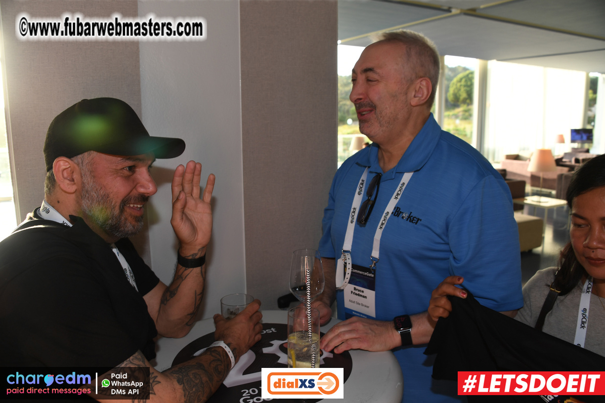 Pre-show MoJoHost Happy Hour