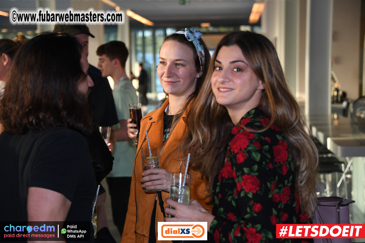 Pre-show MoJoHost Happy Hour