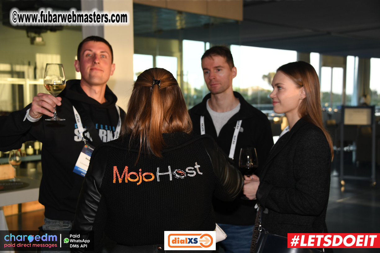 Pre-show MoJoHost Happy Hour