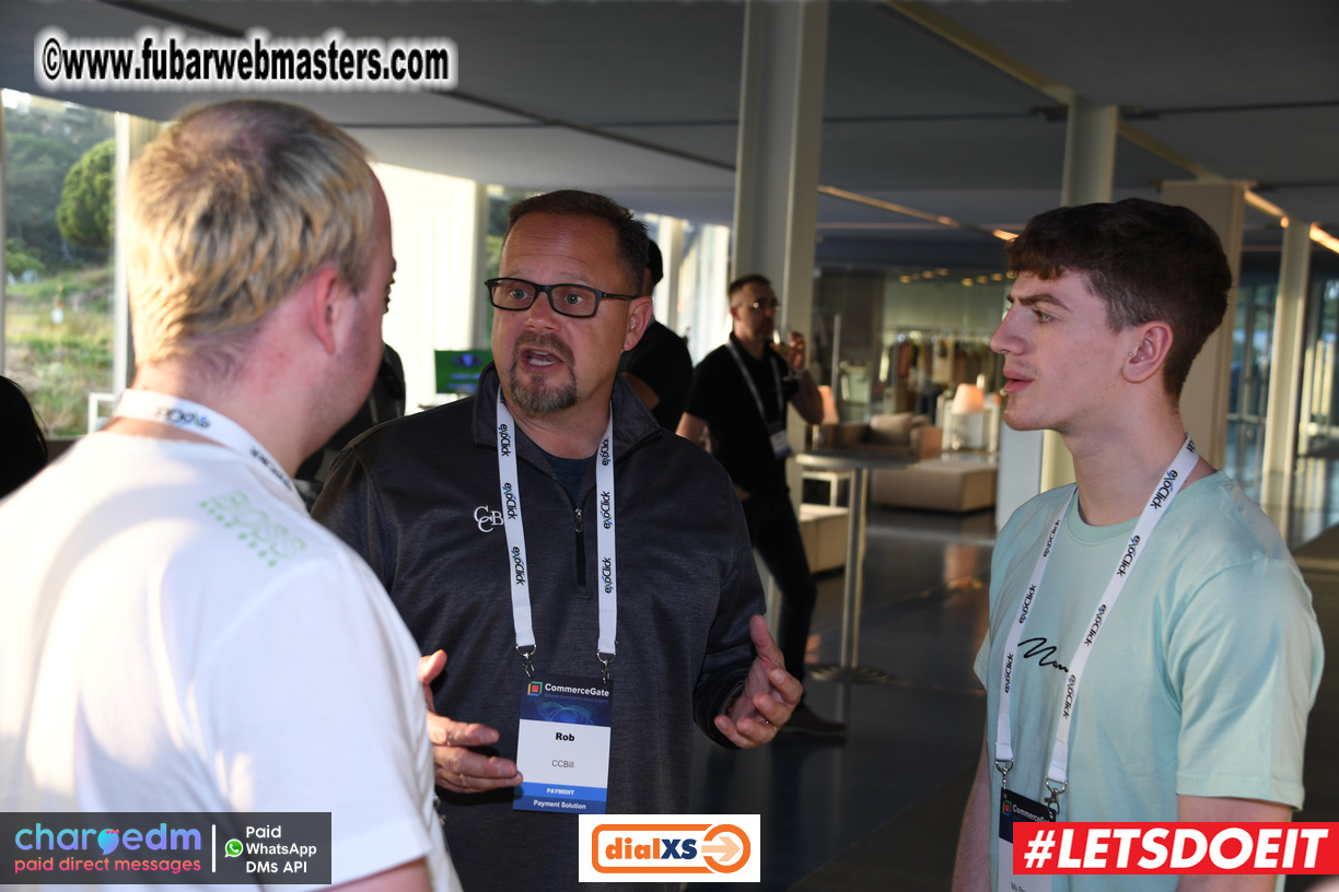 Pre-show MoJoHost Happy Hour