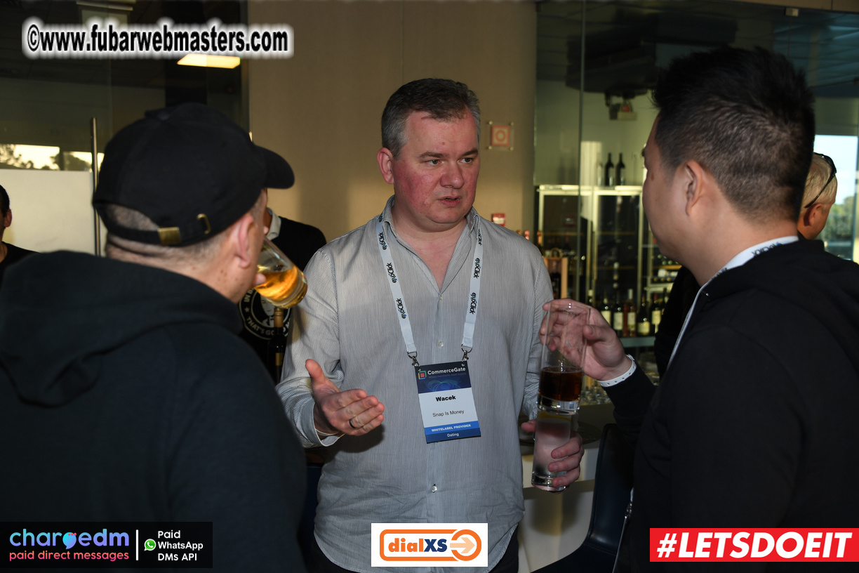 Pre-show MoJoHost Happy Hour