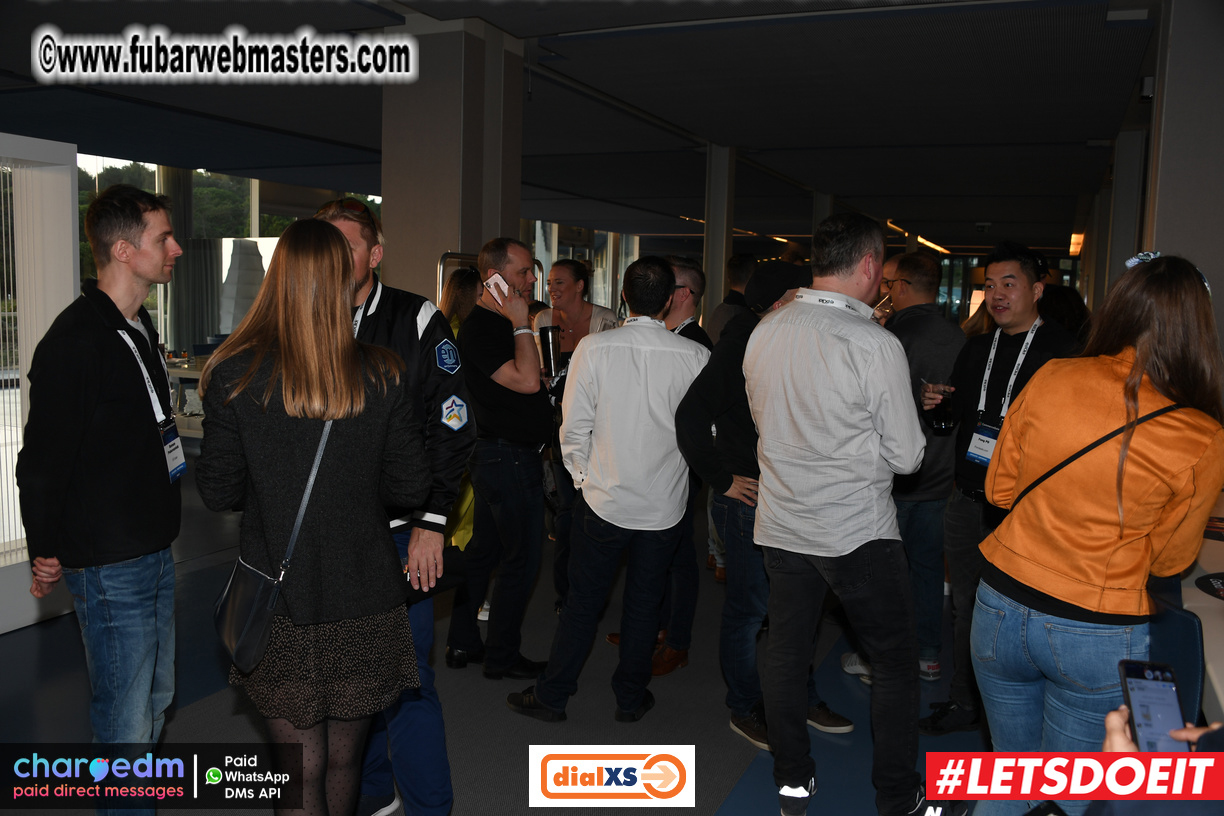 Pre-show MoJoHost Happy Hour