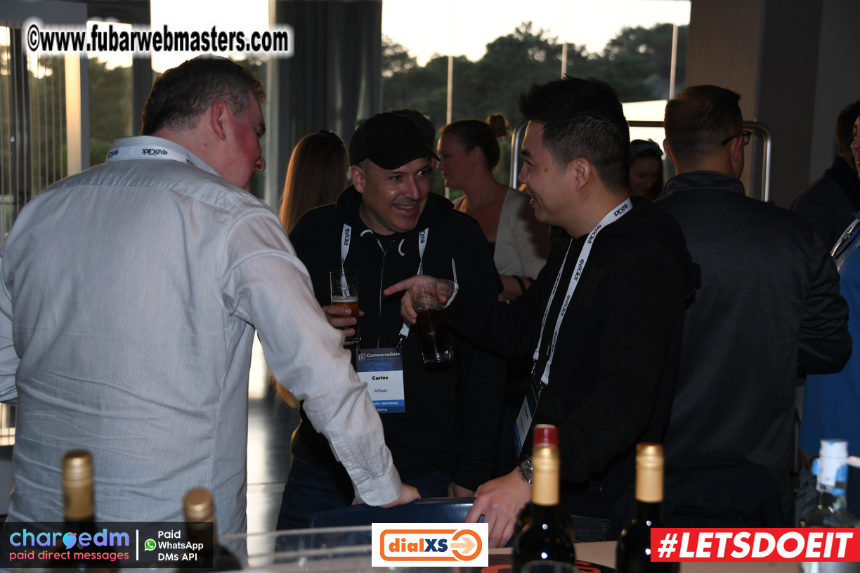 Pre-show MoJoHost Happy Hour