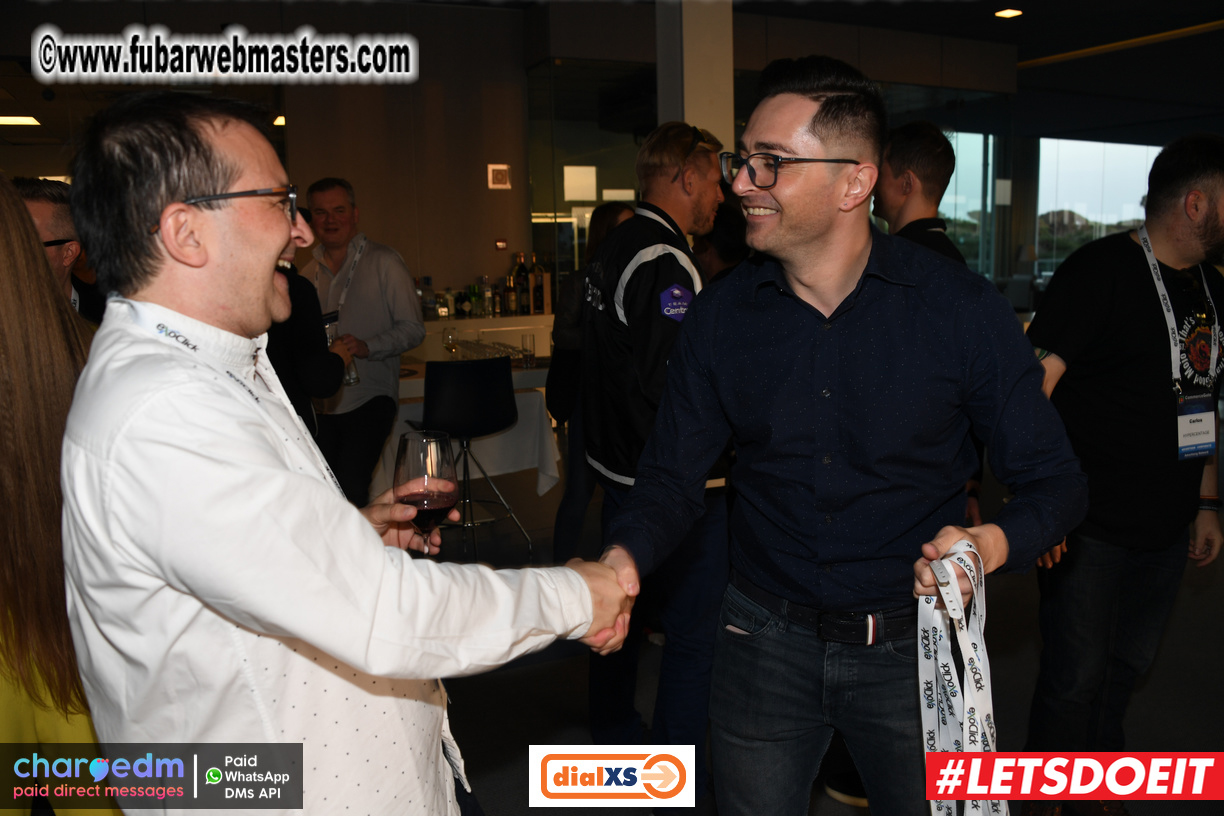 Pre-show MoJoHost Happy Hour