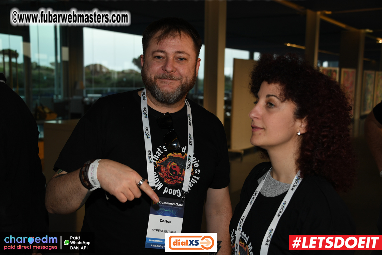 Pre-show MoJoHost Happy Hour