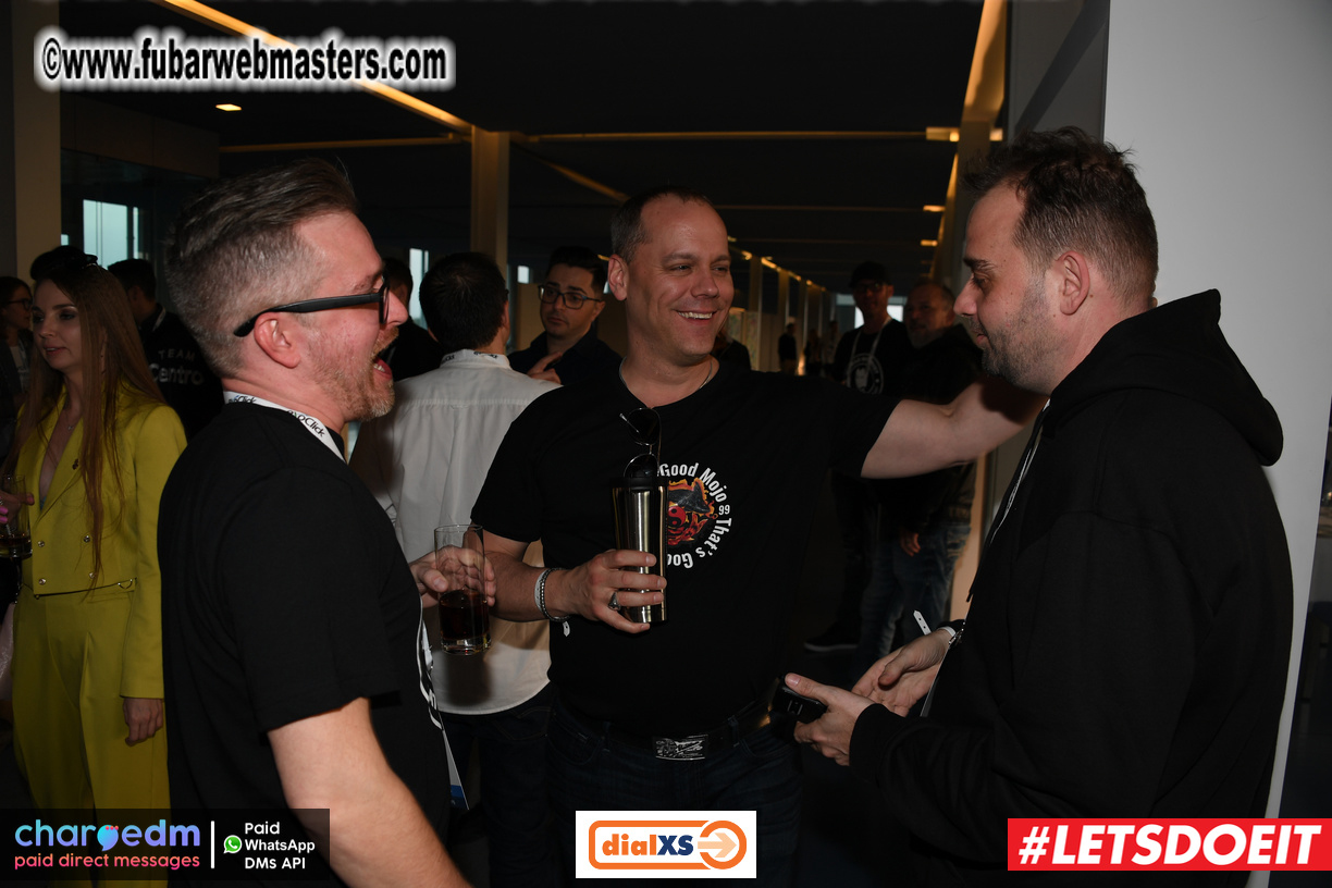 Pre-show MoJoHost Happy Hour