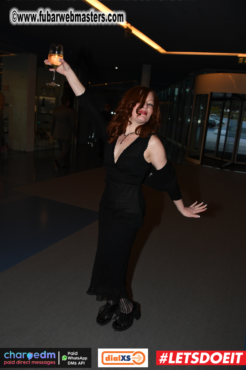 Pre-show MoJoHost Happy Hour