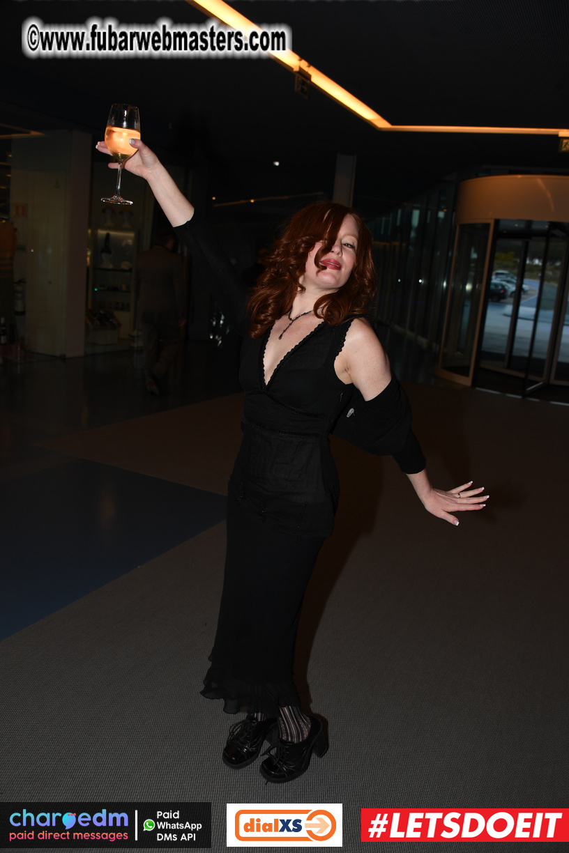 Pre-show MoJoHost Happy Hour