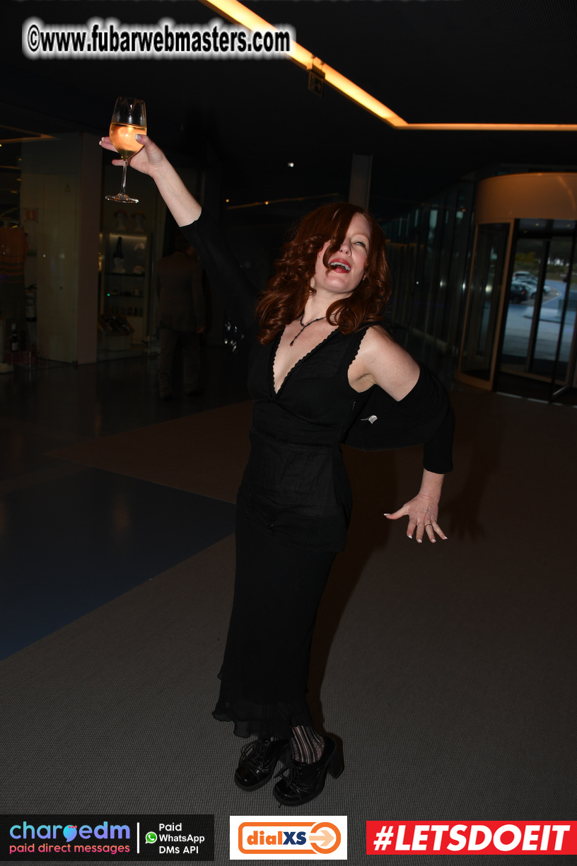 Pre-show MoJoHost Happy Hour