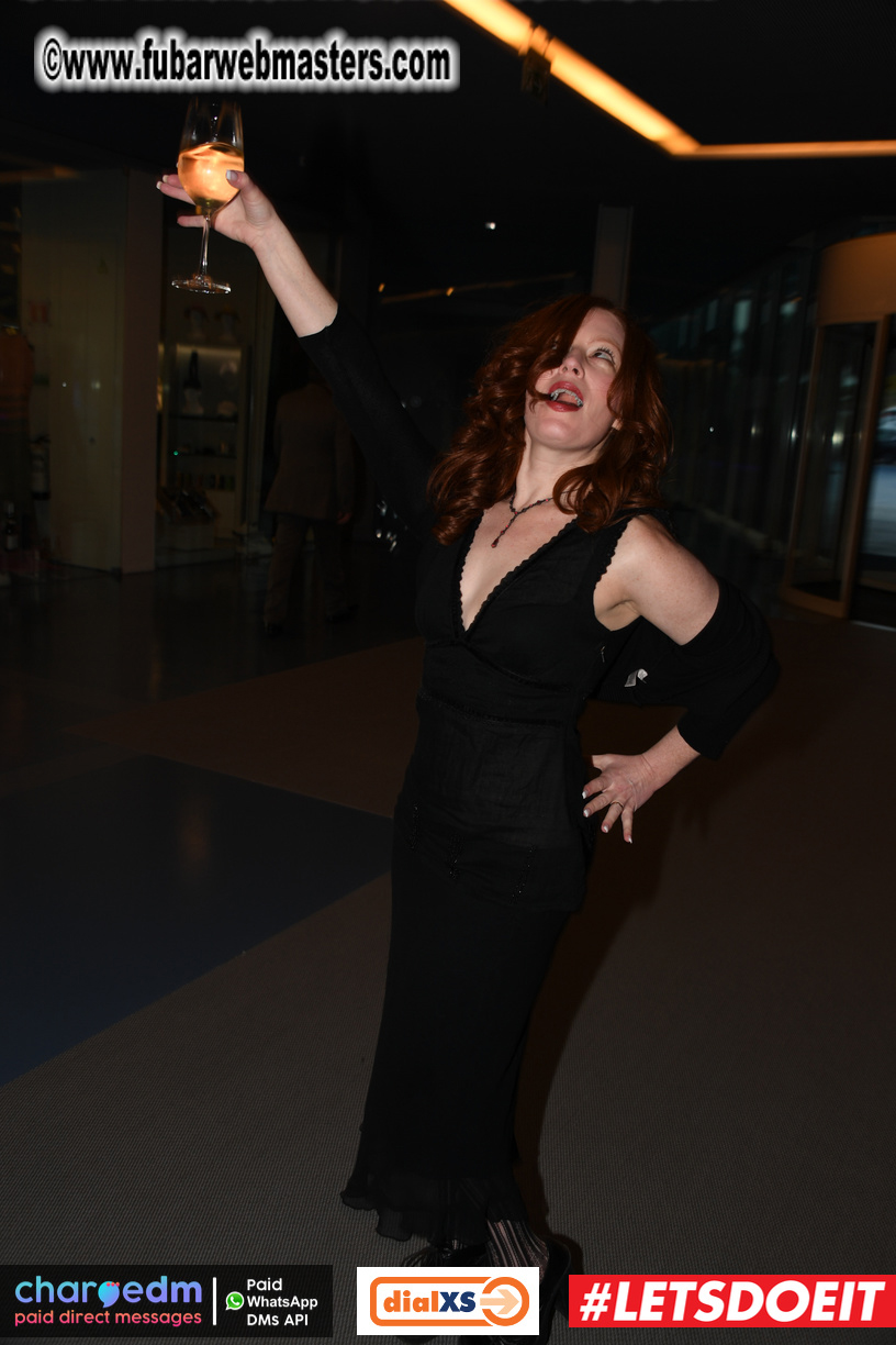 Pre-show MoJoHost Happy Hour