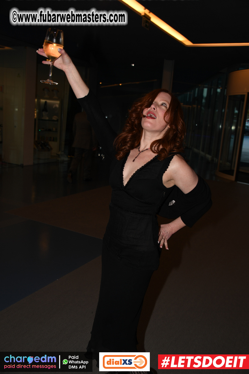 Pre-show MoJoHost Happy Hour