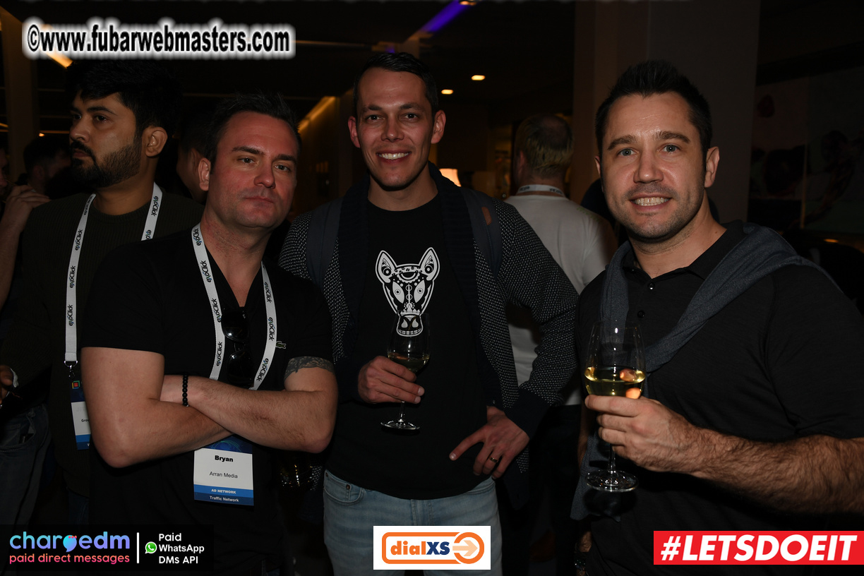 Pre-show MoJoHost Happy Hour