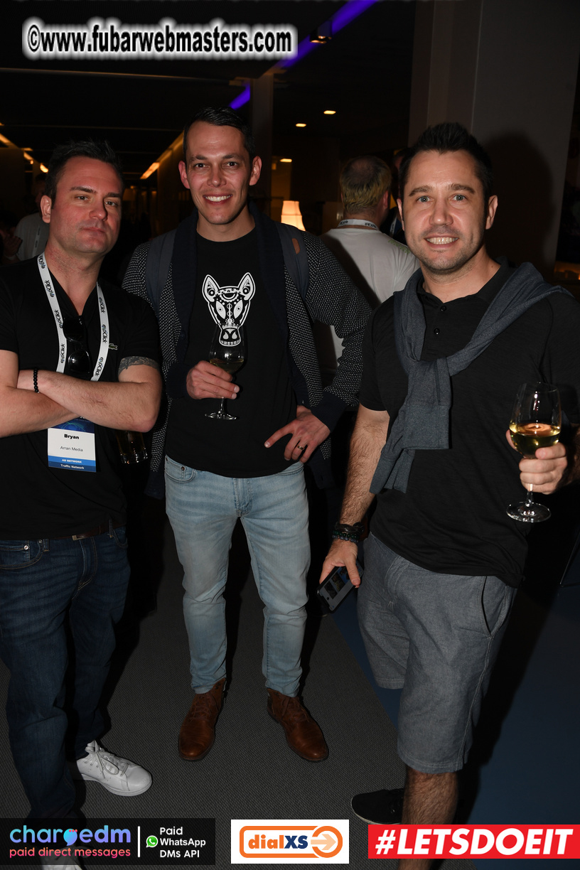 Pre-show MoJoHost Happy Hour