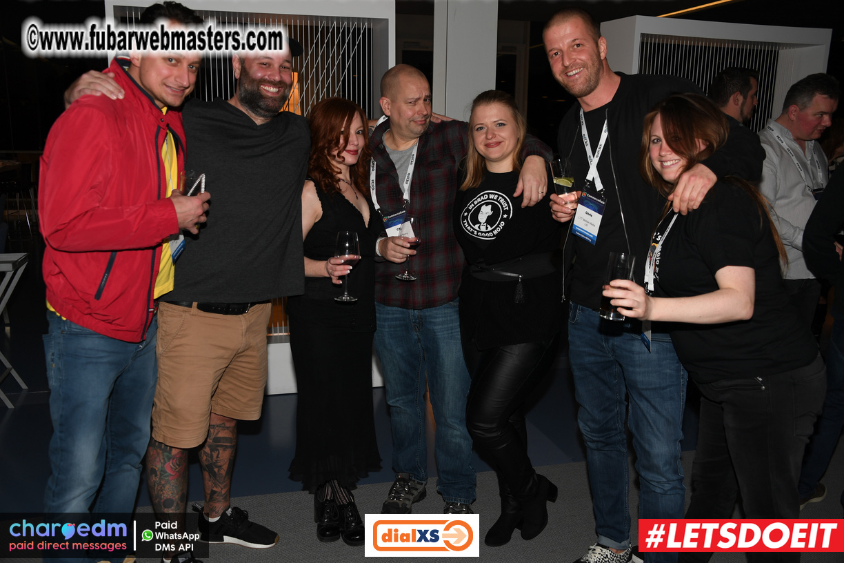 Pre-show MoJoHost Happy Hour