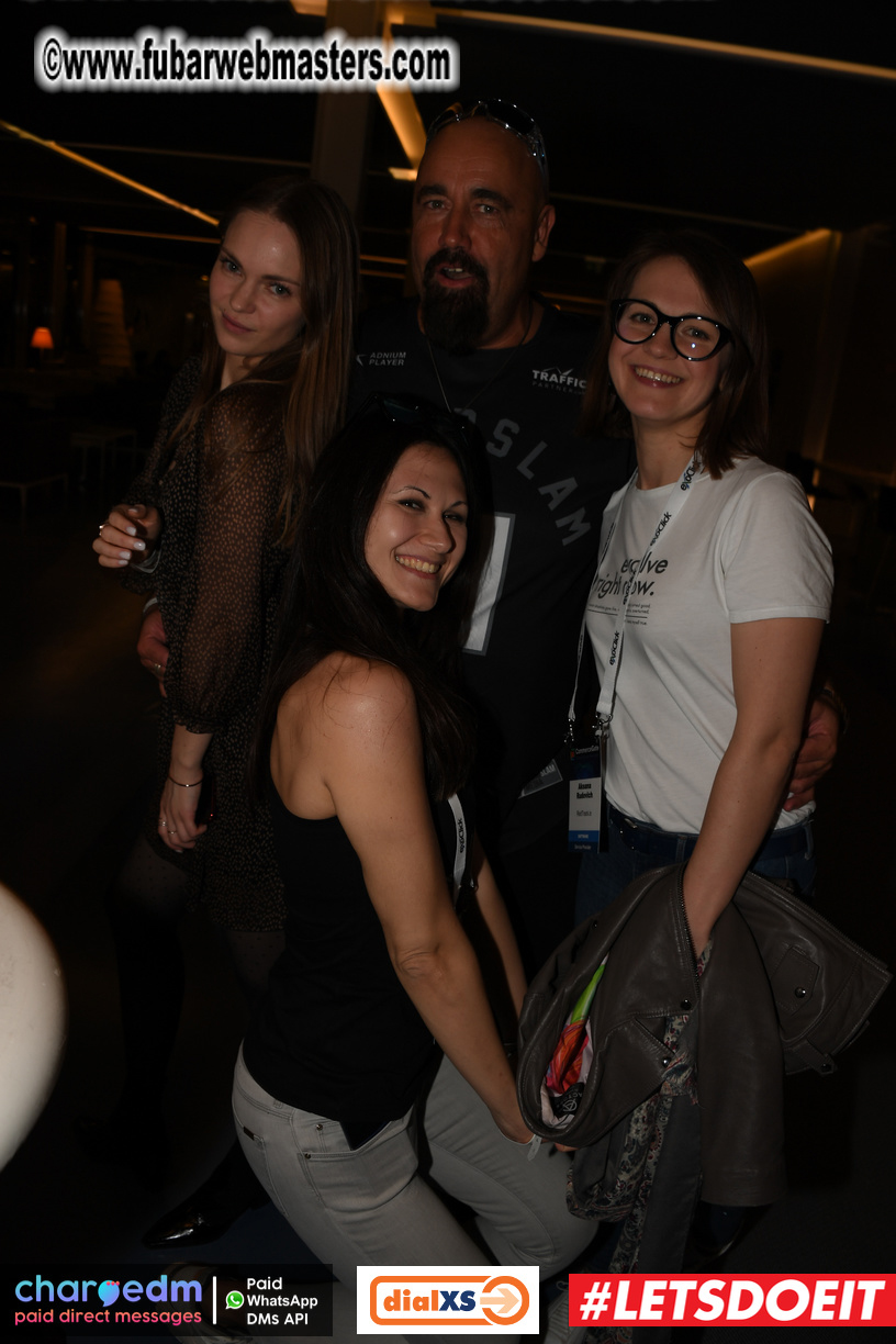 Pre-show MoJoHost Happy Hour