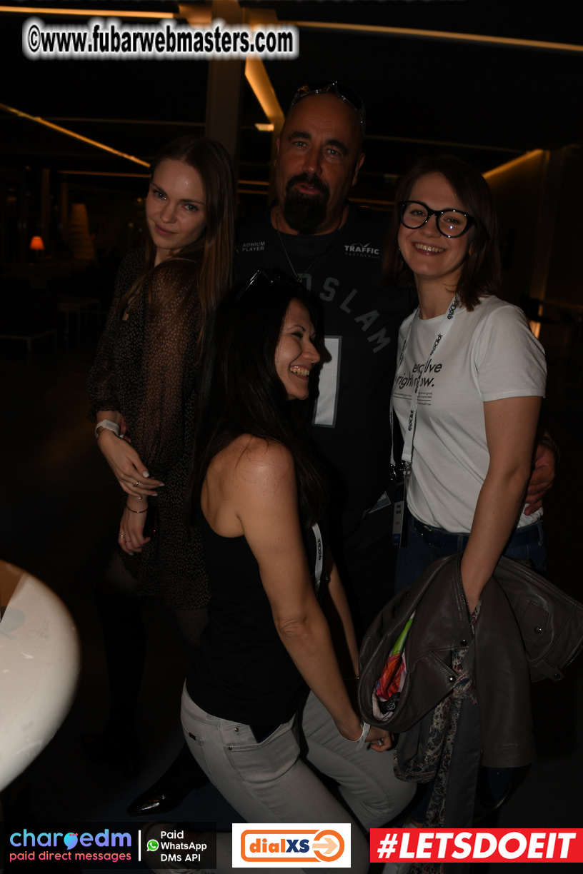 Pre-show MoJoHost Happy Hour