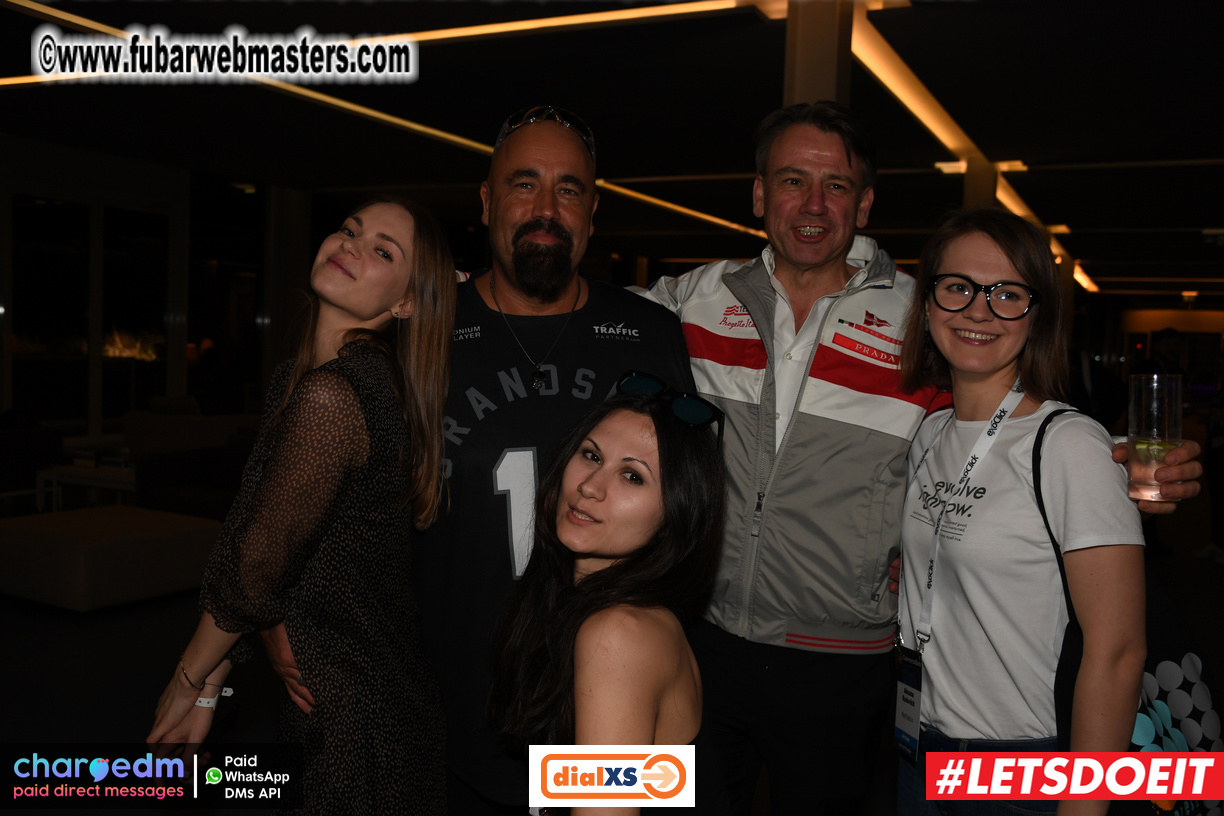 Pre-show MoJoHost Happy Hour