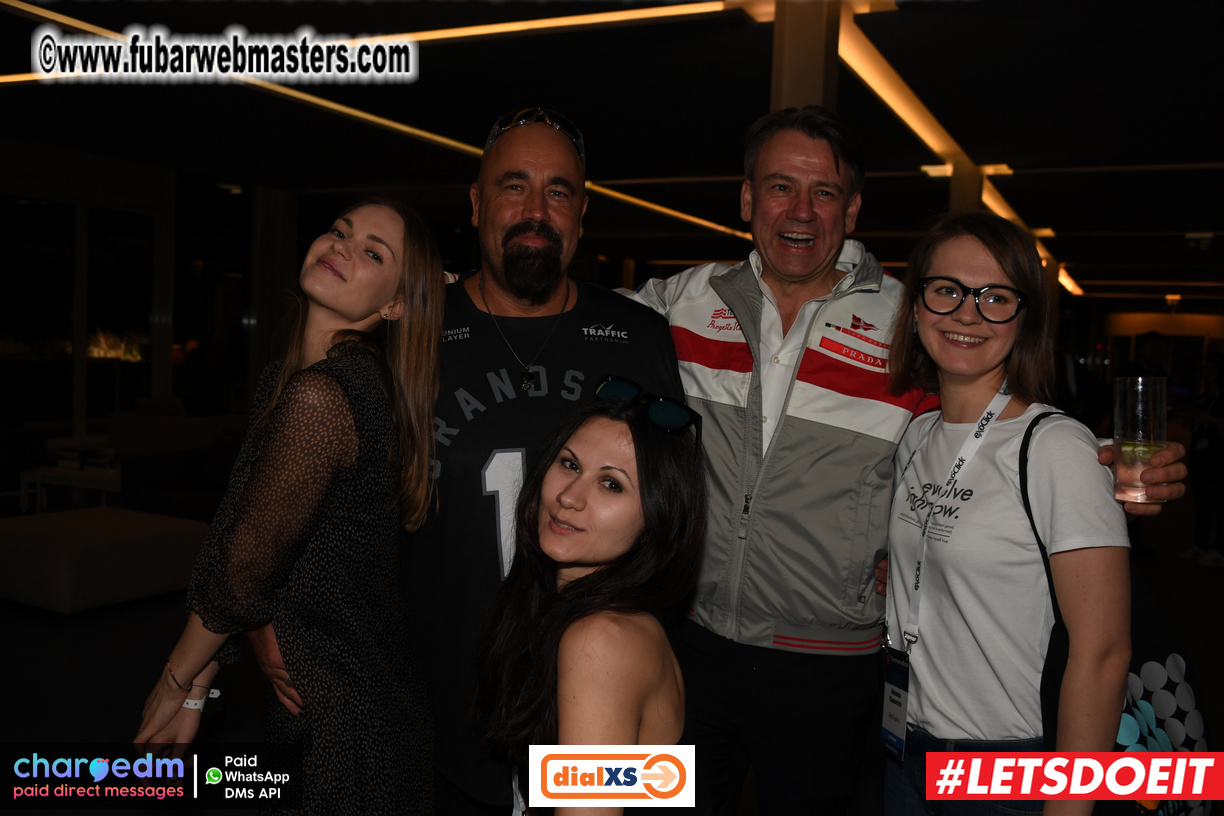 Pre-show MoJoHost Happy Hour