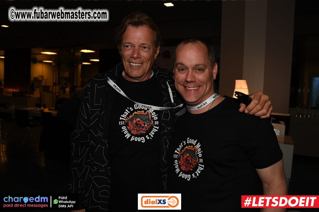 Pre-show MoJoHost Happy Hour