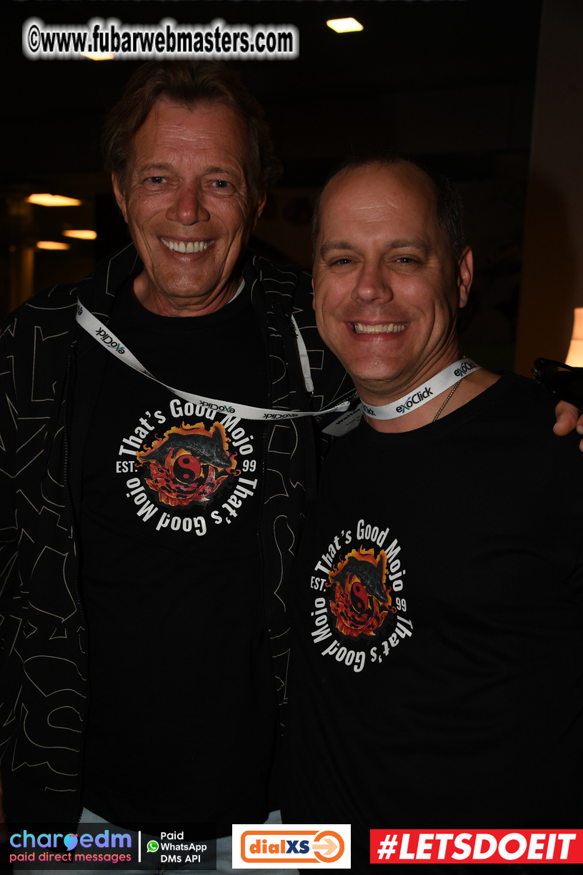 Pre-show MoJoHost Happy Hour