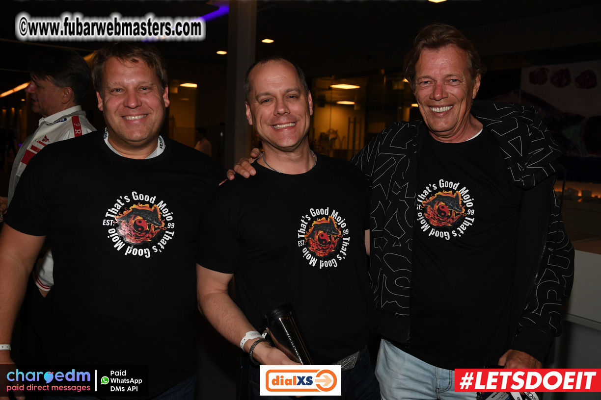 Pre-show MoJoHost Happy Hour