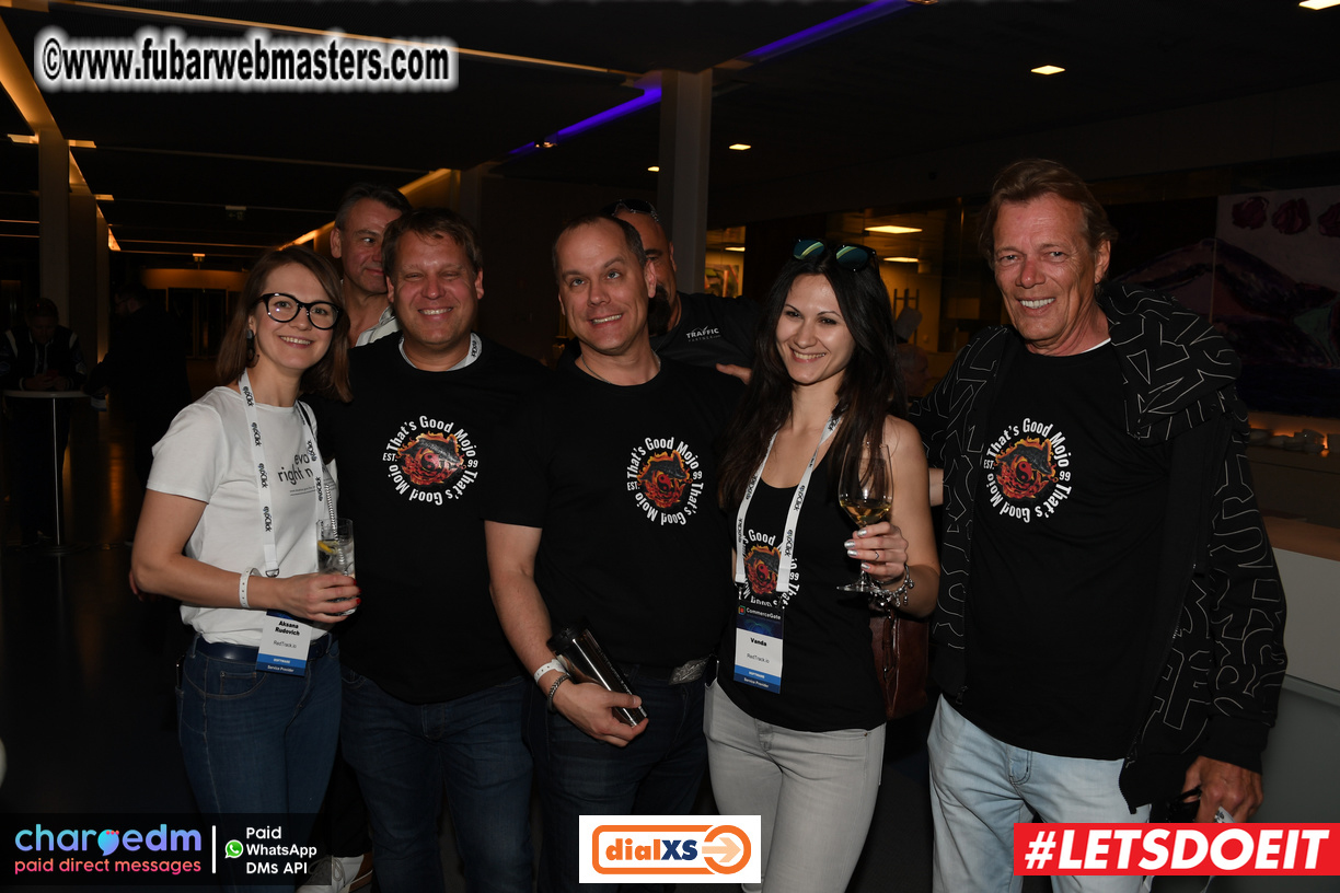 Pre-show MoJoHost Happy Hour