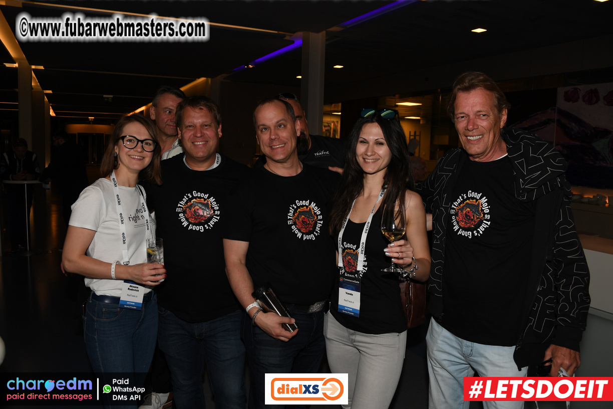 Pre-show MoJoHost Happy Hour