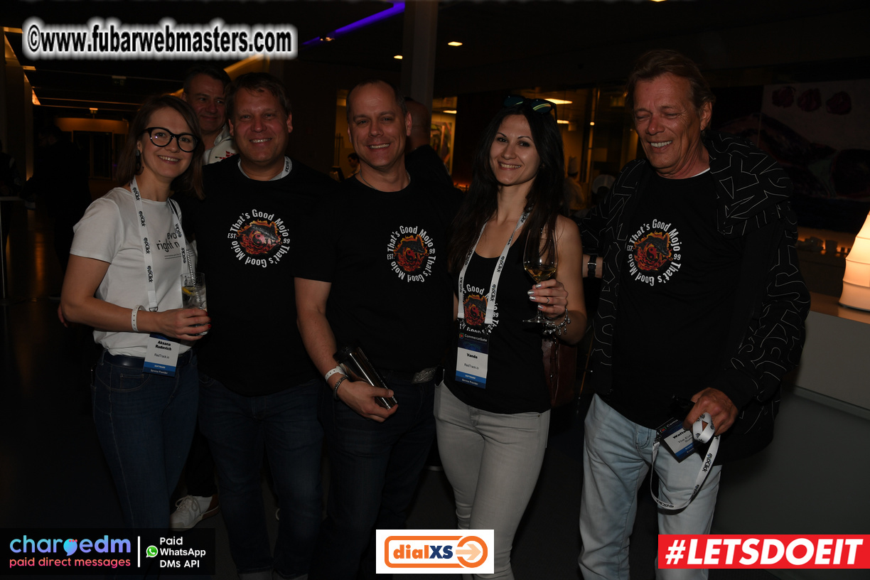 Pre-show MoJoHost Happy Hour