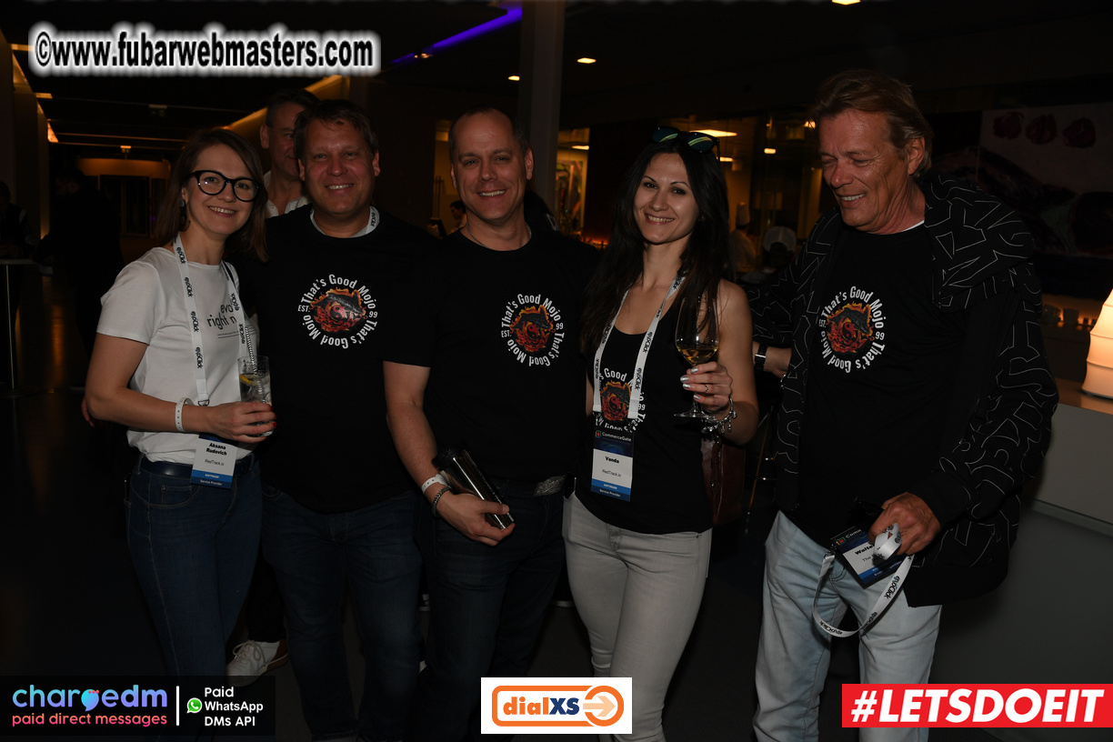 Pre-show MoJoHost Happy Hour