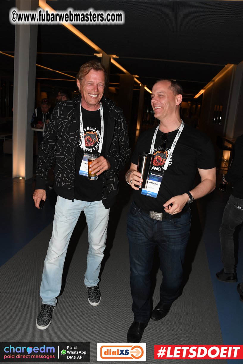 Pre-show MoJoHost Happy Hour