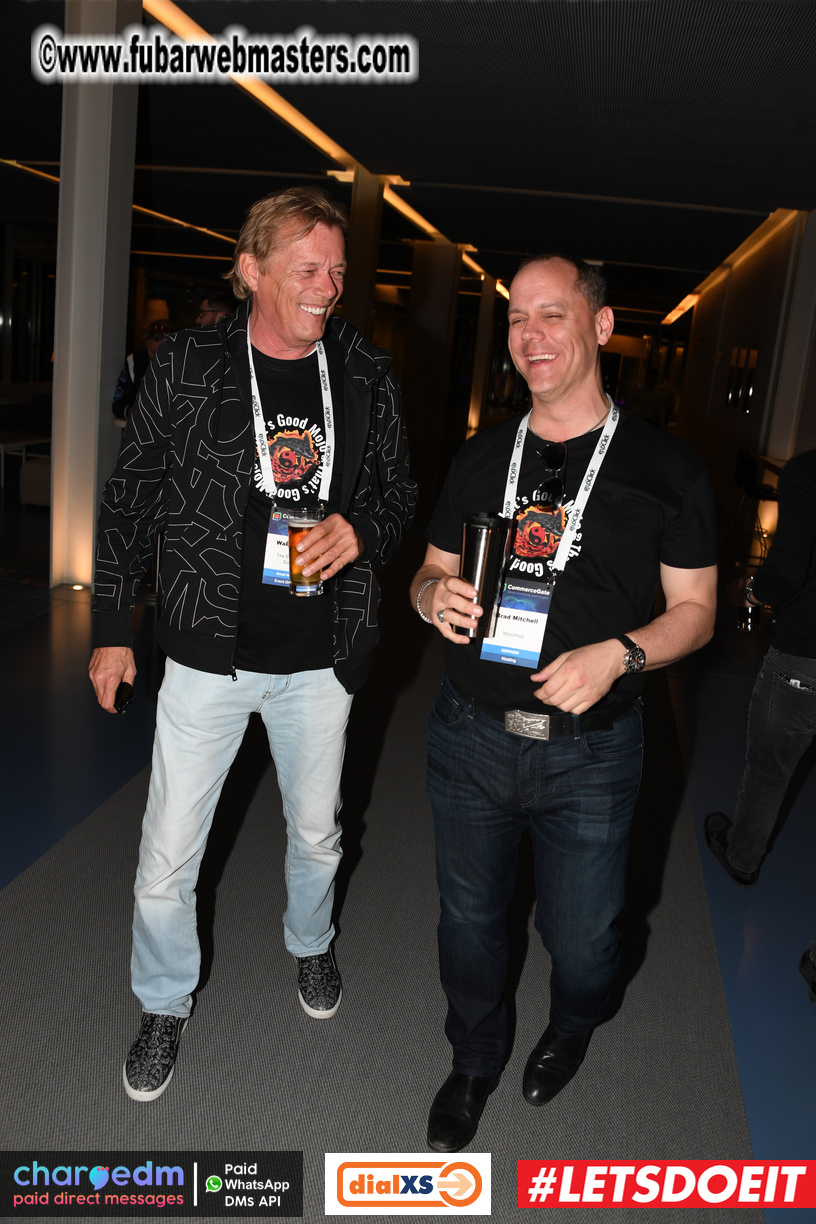 Pre-show MoJoHost Happy Hour