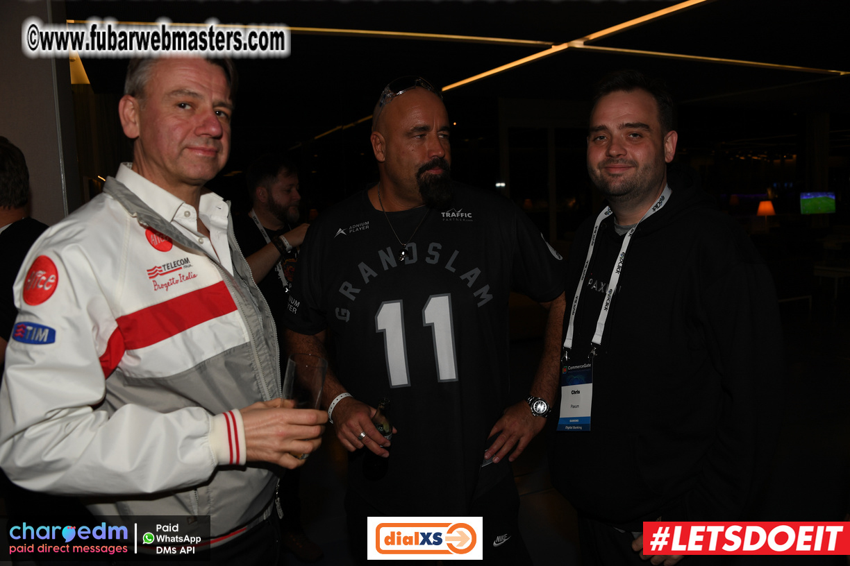 Pre-show MoJoHost Happy Hour