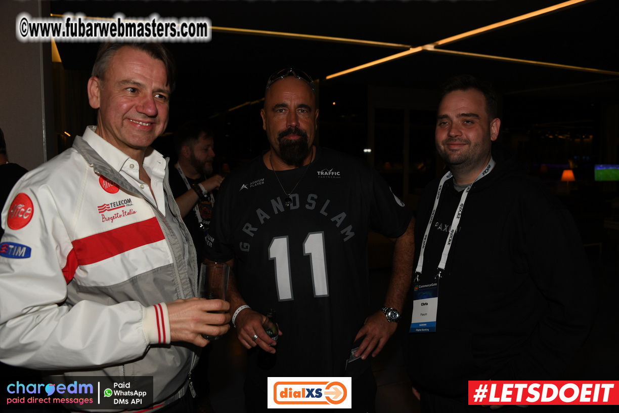 Pre-show MoJoHost Happy Hour