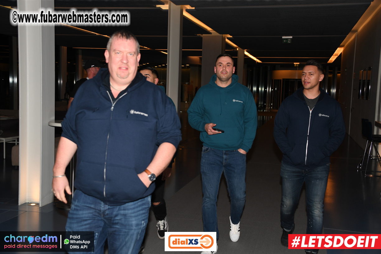 Pre-show MoJoHost Happy Hour