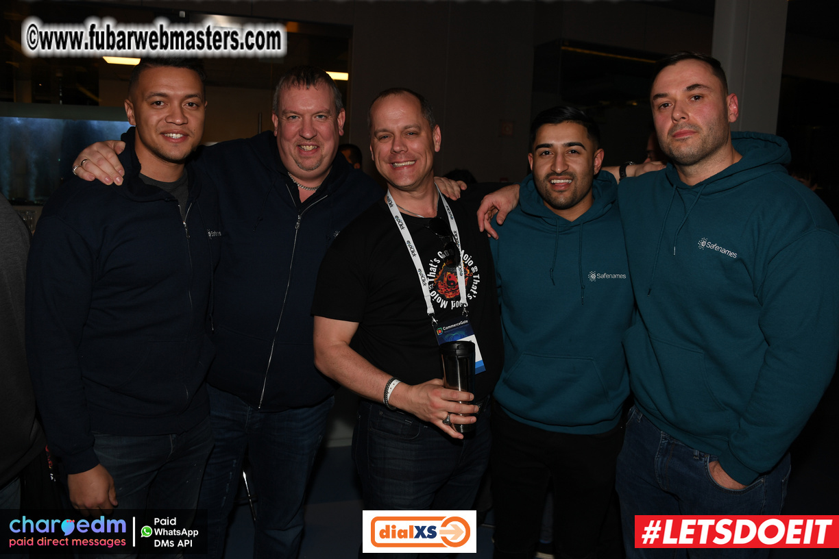 Pre-show MoJoHost Happy Hour