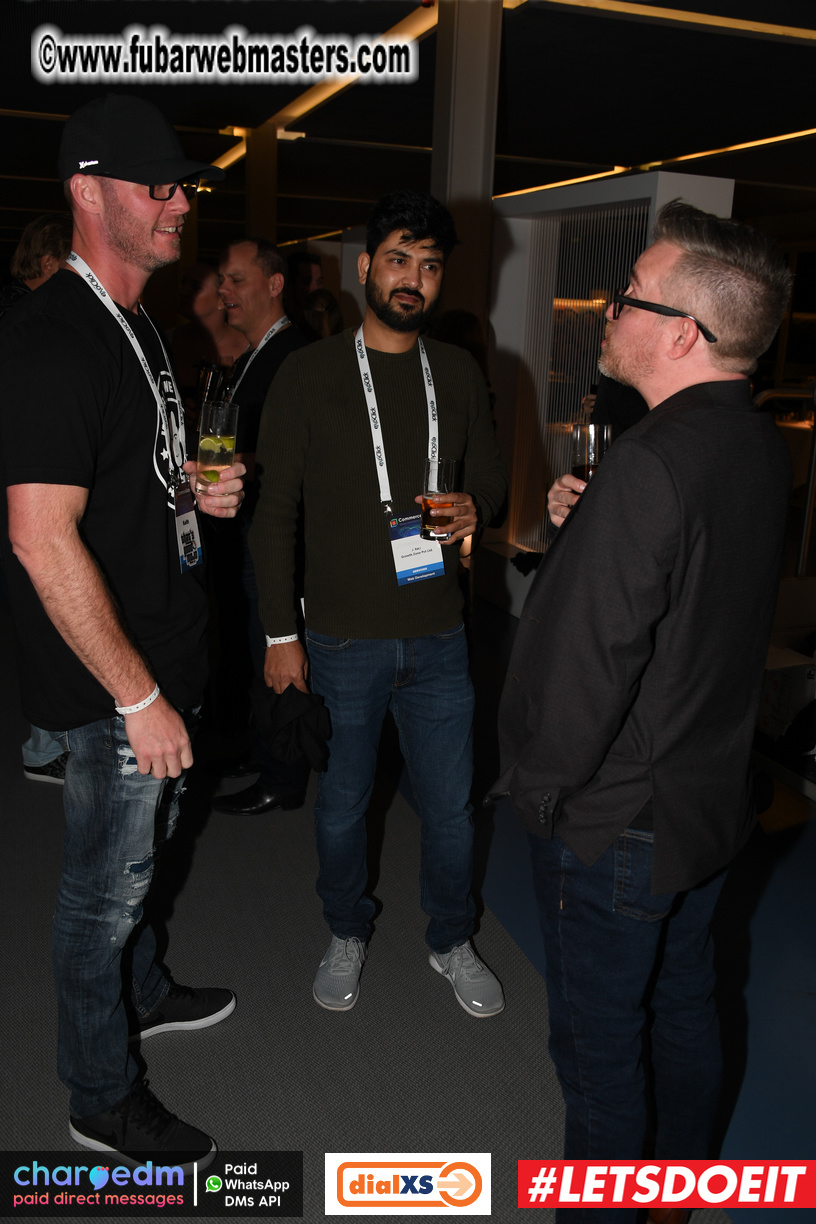 Pre-show MoJoHost Happy Hour