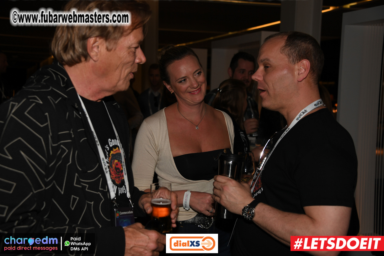 Pre-show MoJoHost Happy Hour