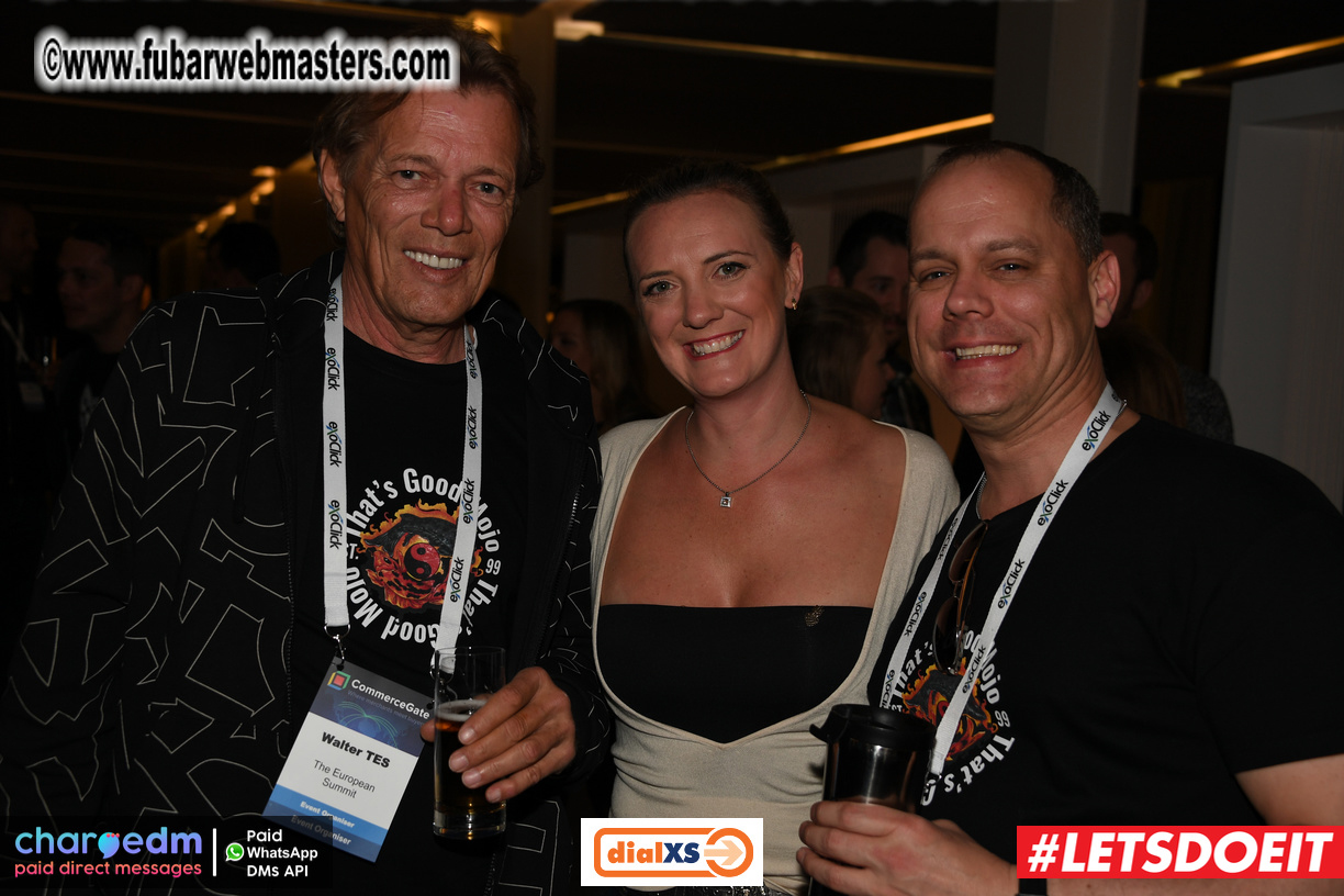 Pre-show MoJoHost Happy Hour