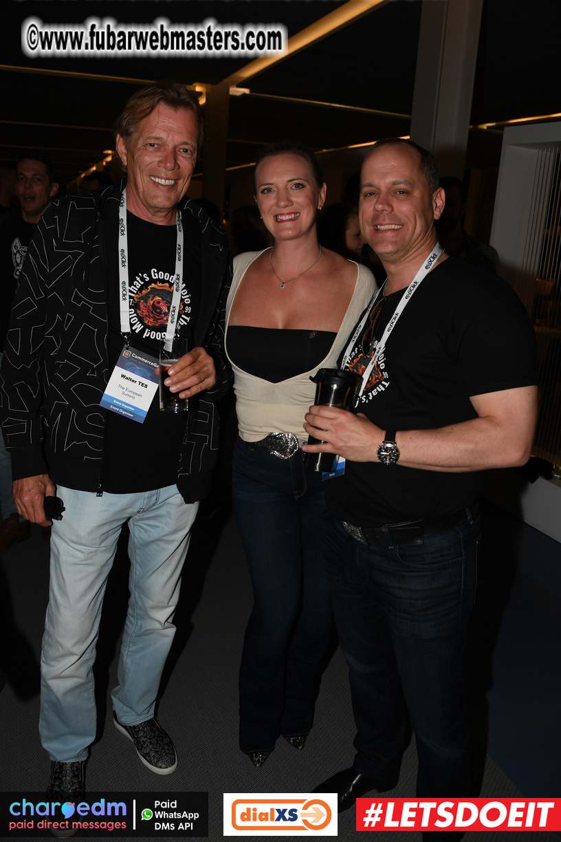 Pre-show MoJoHost Happy Hour