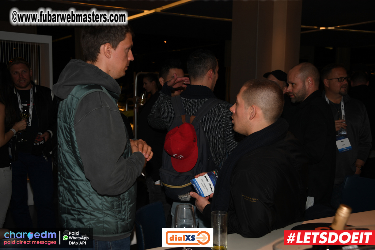 Pre-show MoJoHost Happy Hour