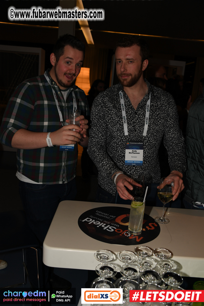 Pre-show MoJoHost Happy Hour