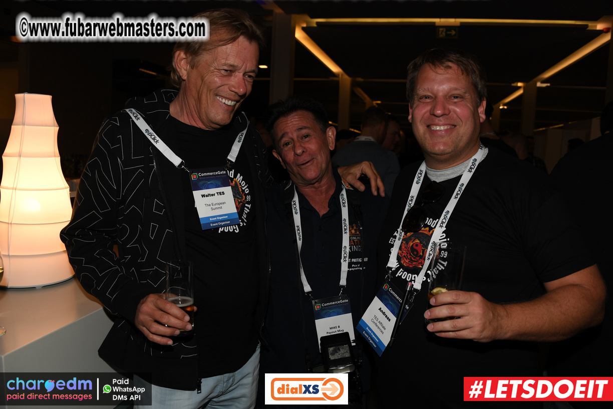 Pre-show MoJoHost Happy Hour